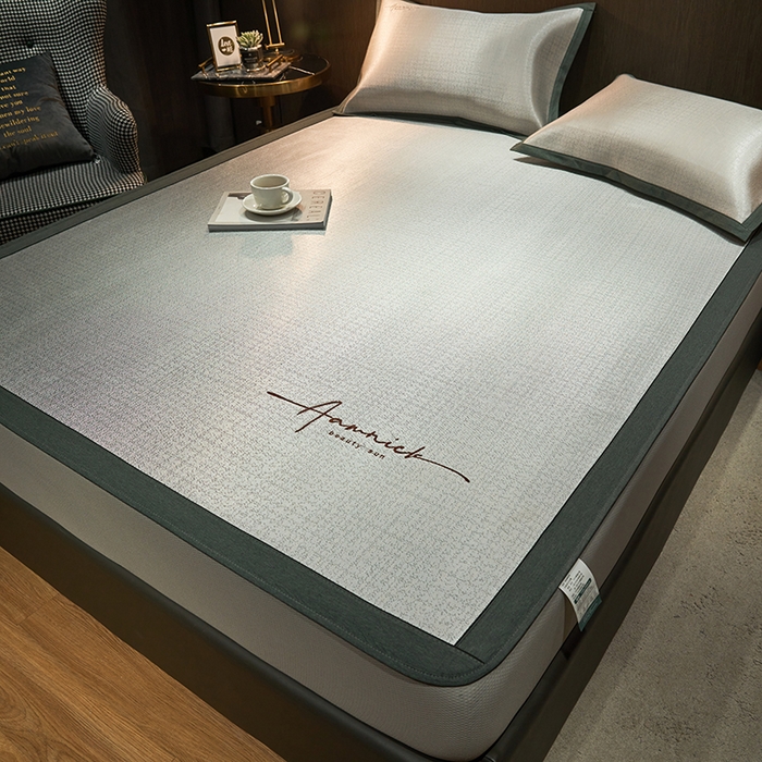 91家纺网 家纺一手货源 找家纺 全季家居 2023新款纯色英文刺绣肌理纹冰丝凉席 藕灰