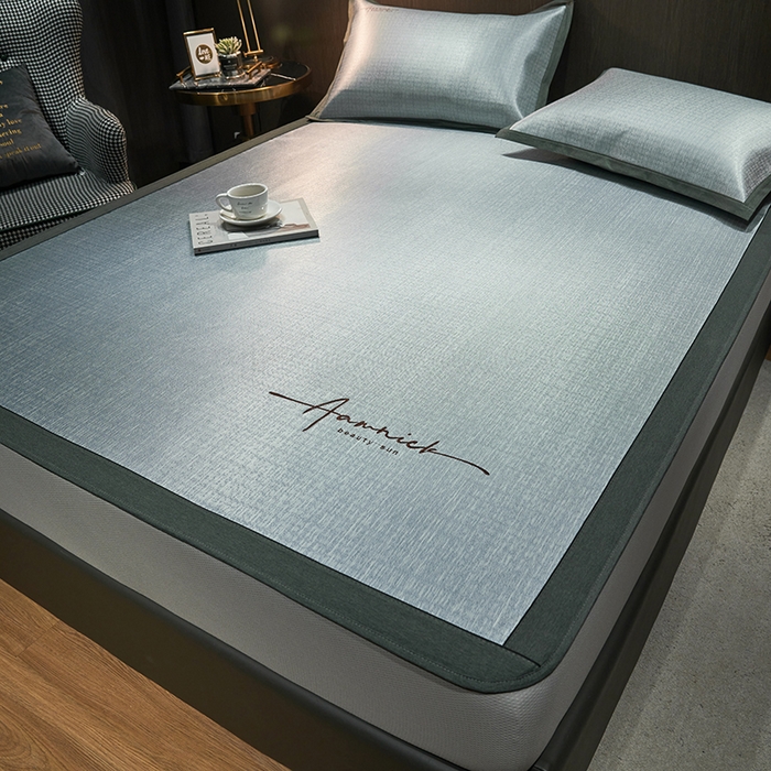 91家纺网 家纺一手货源 找家纺 全季家居 2023新款纯色英文刺绣肌理纹冰丝凉席 珊瑚灰