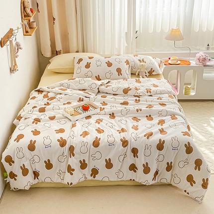 91家纺网 家纺一手货源 找家纺 莱宁被业 2023新款A类针织棉夏被印花夏被夏凉被被子被芯 彼得兔