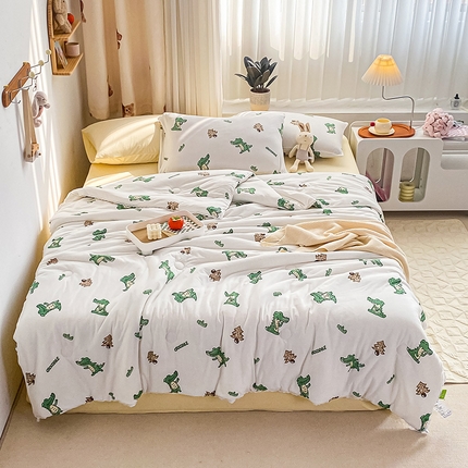 91家纺网 家纺一手货源 找家纺 莱宁被业 2023新款A类针织棉夏被印花夏被夏凉被被子被芯 呆萌小鳄