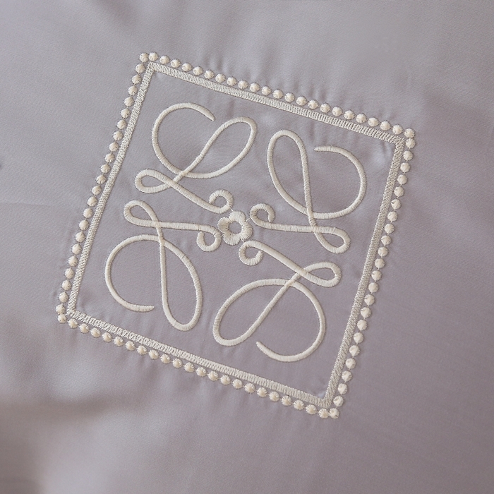 91家纺网 家纺一手货源 找家纺 榻尚家居 2023新款80纯色天丝简约绣花四件套-清欢 轻灰