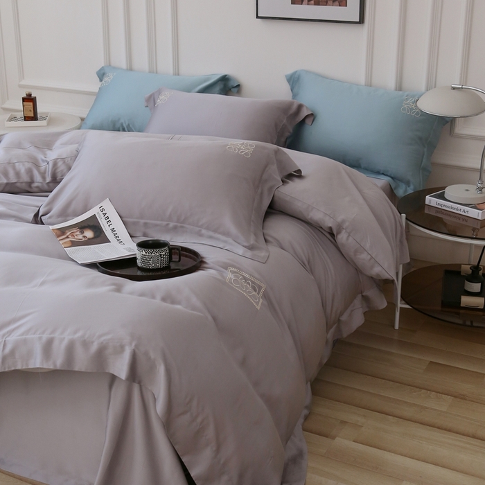 91家纺网 家纺一手货源 找家纺 榻尚家居 2023新款80纯色天丝简约绣花四件套-清欢 轻灰