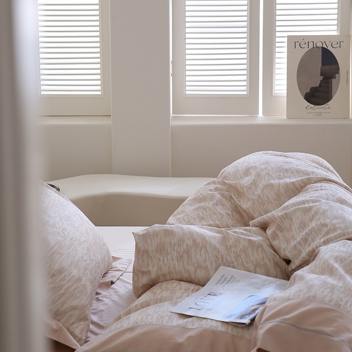 91家纺网 家纺一手货源 找家纺 榻尚家居 2023新款数码印花纯棉贡缎长绒棉拼接款工艺四件套 沙滩金