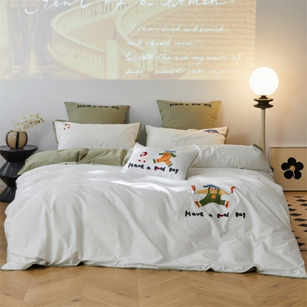 91家纺网 家纺一手货源 找家纺 名品优仓 2023新款水洗棉毛巾绣撞边款式四件套-玫瑰熊 葫芦娃