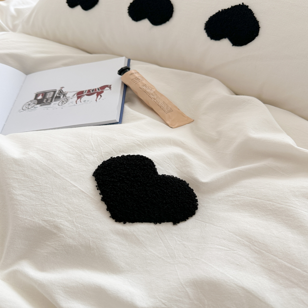 91家纺网 家纺一手货源 找家纺 柚子 2023新款全棉水洗棉刺绣套件 水洗棉-黑爱心