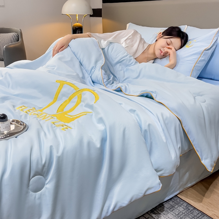 91家纺网 家纺一手货源 找家纺 创优 2025新款水洗真丝滚边夏被四件套 天空蓝