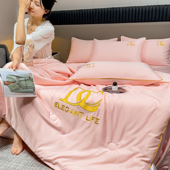 91家纺网 家纺一手货源 找家纺 创优 2025新款水洗真丝滚边夏被四件套 樱棠粉