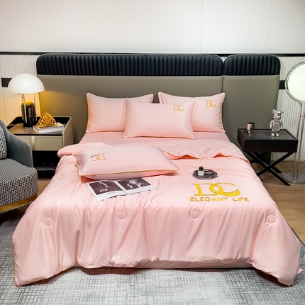 91家纺网 家纺一手货源 找家纺 创优 2025新款水洗真丝滚边夏被四件套 樱棠粉