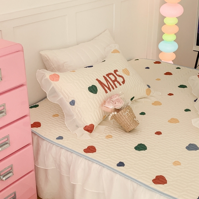 91家纺网 家纺一手货源 找家纺 昔可家纺 2023新款双层雪纺纱乳胶床裙 彩色爱心