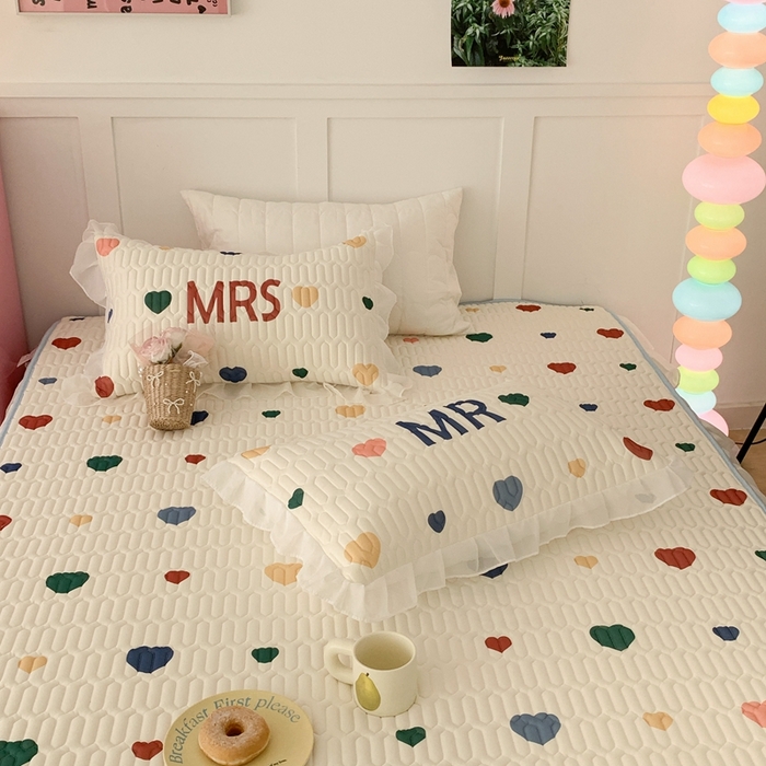 91家纺网 家纺一手货源 找家纺 昔可家纺 2023新款双层雪纺纱乳胶床裙 彩色爱心