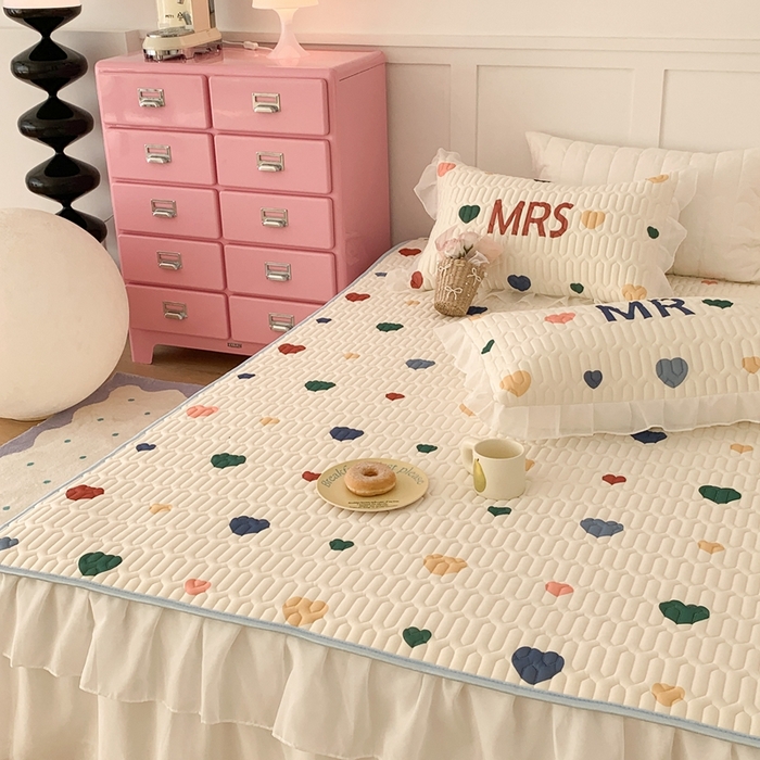 91家纺网 家纺一手货源 找家纺 昔可家纺 2023新款双层雪纺纱乳胶床裙 彩色爱心