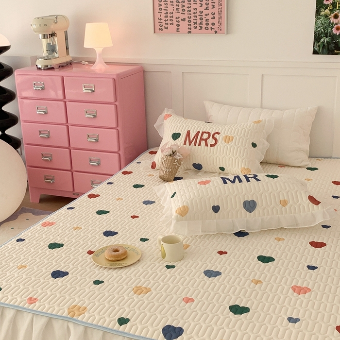 91家纺网 家纺一手货源 找家纺 昔可家纺 2023新款双层雪纺纱乳胶床裙 彩色爱心