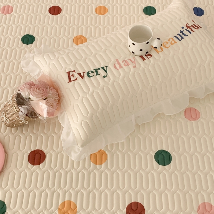 91家纺网 家纺一手货源 找家纺 昔可家纺 2023新款双层雪纺纱乳胶床裙 彩色波点