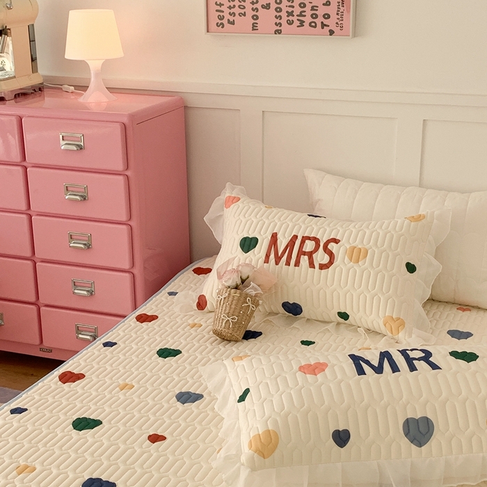 91家纺网 家纺一手货源 找家纺 昔可家纺 2023新款双层雪纺纱乳胶床裙 彩色爱心