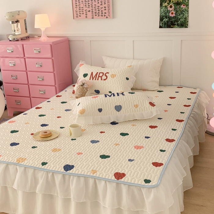 91家纺网 家纺一手货源 找家纺 昔可家纺 2023新款双层雪纺纱乳胶床裙 彩色爱心