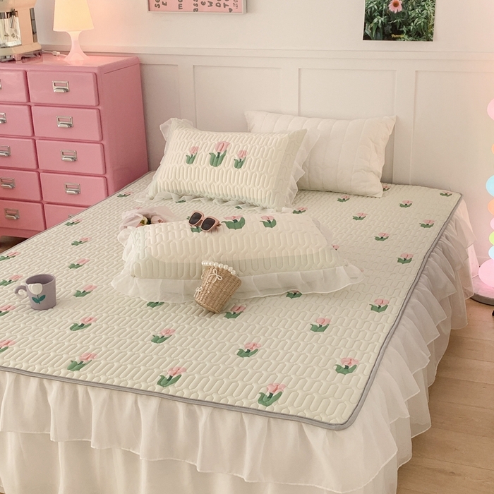 91家纺网 家纺一手货源 找家纺 昔可家纺 2023新款双层雪纺纱乳胶床裙 淡绿底郁金香