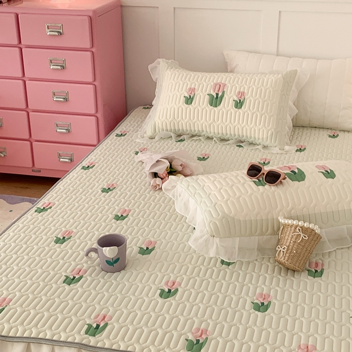 91家纺网 家纺一手货源 找家纺 昔可家纺 2023新款双层雪纺纱乳胶床裙 淡绿底郁金香