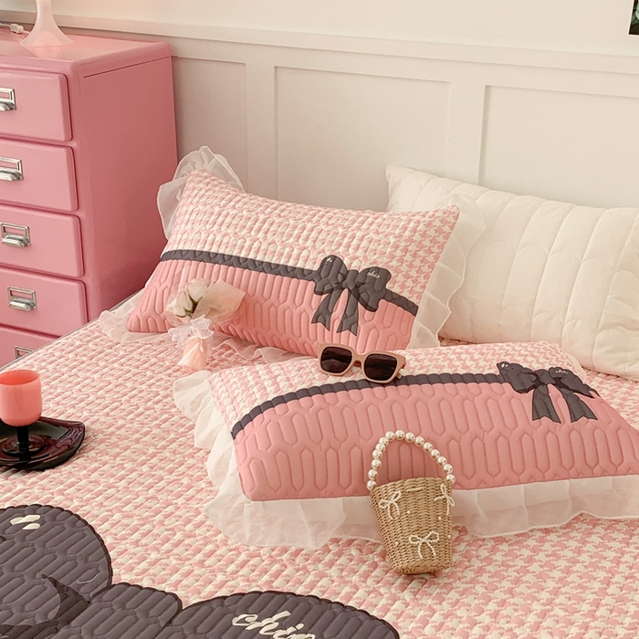 91家纺网 家纺一手货源 找家纺 昔可家纺 2023新款双层雪纺纱乳胶床裙 粉粉千鸟格