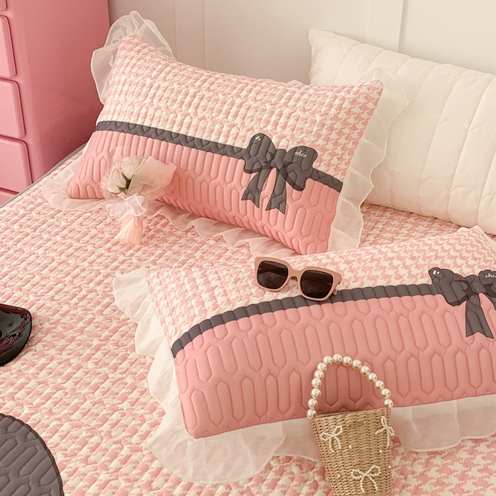 91家纺网 家纺一手货源 找家纺 昔可家纺 2023新款双层雪纺纱乳胶床裙 粉粉千鸟格