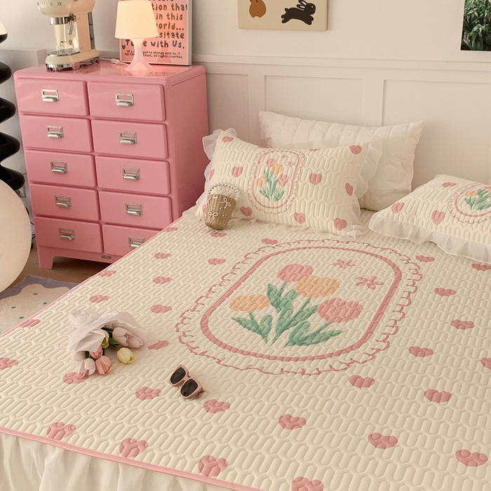 91家纺网 家纺一手货源 找家纺 昔可家纺 2023新款双层雪纺纱乳胶床裙 粉爱心郁金香