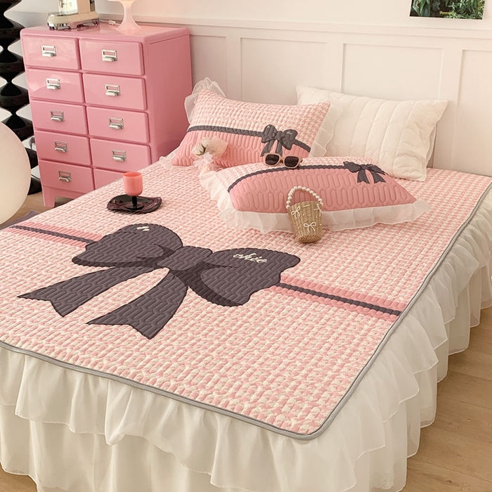 91家纺网 家纺一手货源 找家纺 昔可家纺 2023新款双层雪纺纱乳胶床裙 粉粉千鸟格