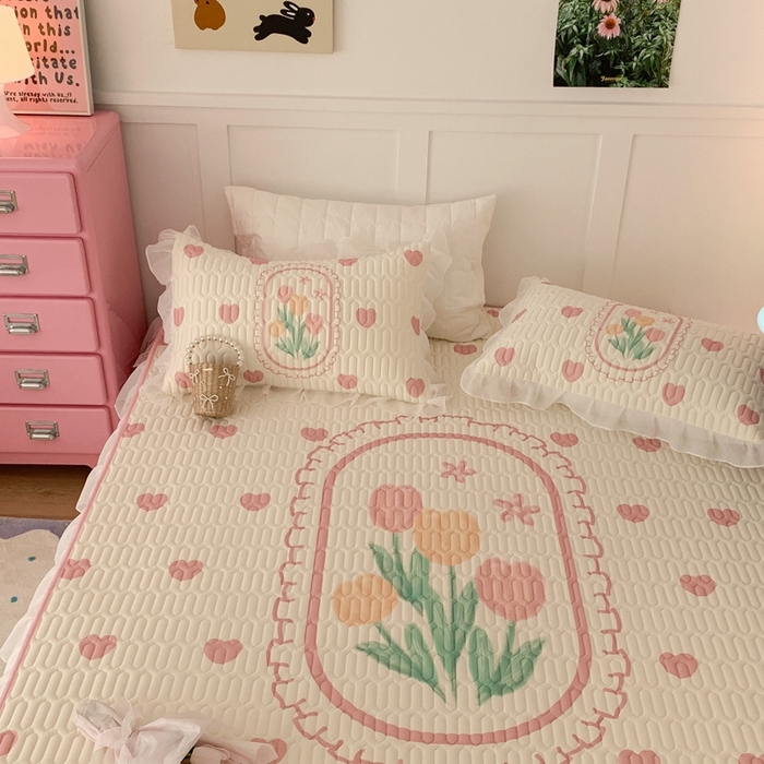 91家纺网 家纺一手货源 找家纺 昔可家纺 2023新款双层雪纺纱乳胶床裙 粉爱心郁金香