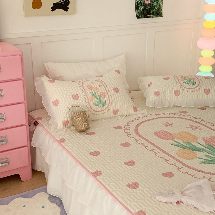 91家纺网 家纺一手货源 找家纺 昔可家纺 2023新款双层雪纺纱乳胶床裙 粉爱心郁金香