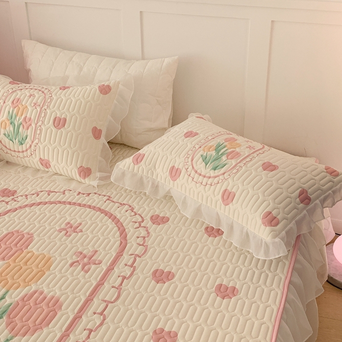 91家纺网 家纺一手货源 找家纺 昔可家纺 2023新款双层雪纺纱乳胶床裙 粉爱心郁金香