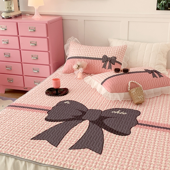 91家纺网 家纺一手货源 找家纺 昔可家纺 2023新款双层雪纺纱乳胶床裙 粉粉千鸟格