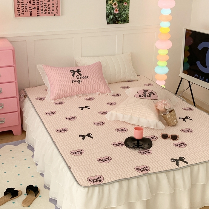 91家纺网 家纺一手货源 找家纺 昔可家纺 2023新款双层雪纺纱乳胶床裙 黑粉芭蕾少女心