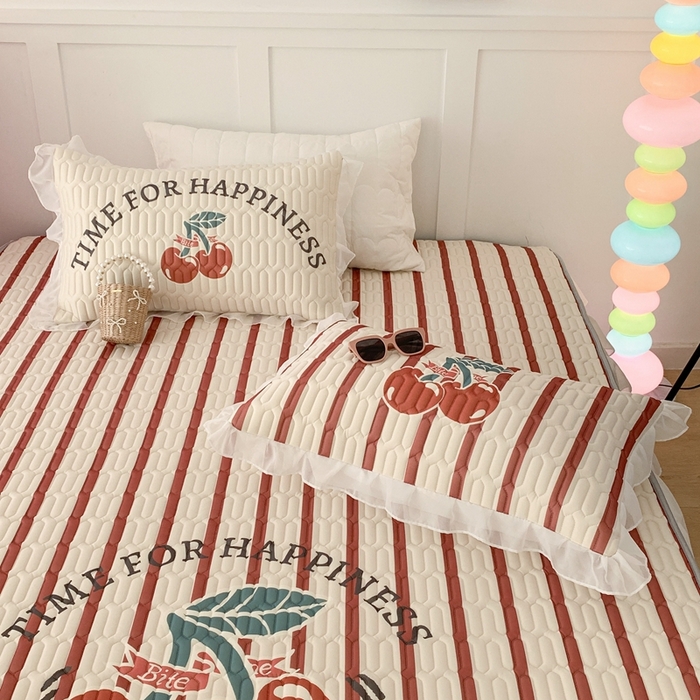 91家纺网 家纺一手货源 找家纺 昔可家纺 2023新款双层雪纺纱乳胶床裙 竖条樱桃