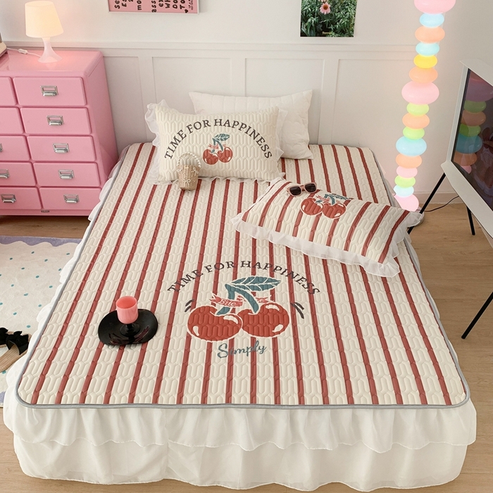 91家纺网 家纺一手货源 找家纺 昔可家纺 2023新款双层雪纺纱乳胶床裙 竖条樱桃