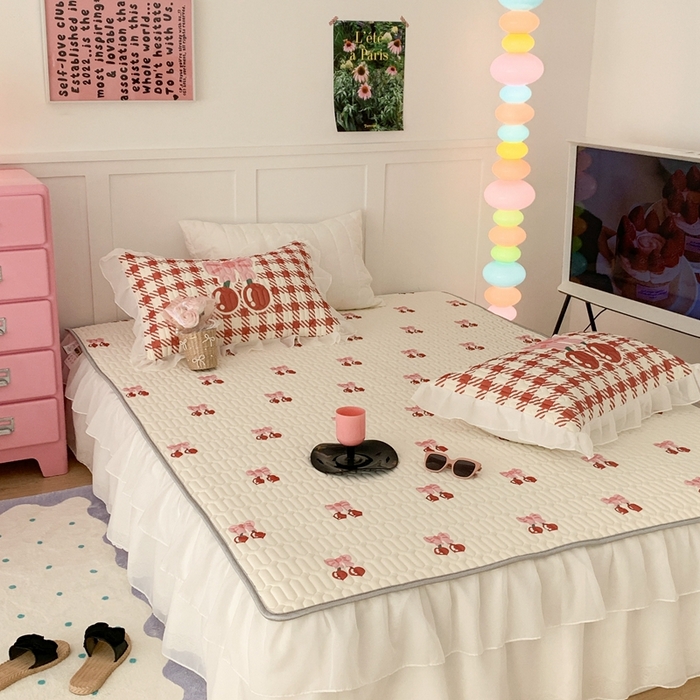 91家纺网 家纺一手货源 找家纺 昔可家纺 2023新款双层雪纺纱乳胶床裙 一口樱桃甜