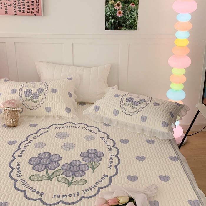 91家纺网 家纺一手货源 找家纺 昔可家纺 2023新款双层雪纺纱乳胶床裙 紫爱心小花朵