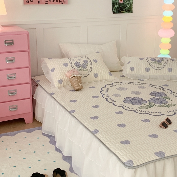 91家纺网 家纺一手货源 找家纺 昔可家纺 2023新款双层雪纺纱乳胶床裙 紫爱心小花朵