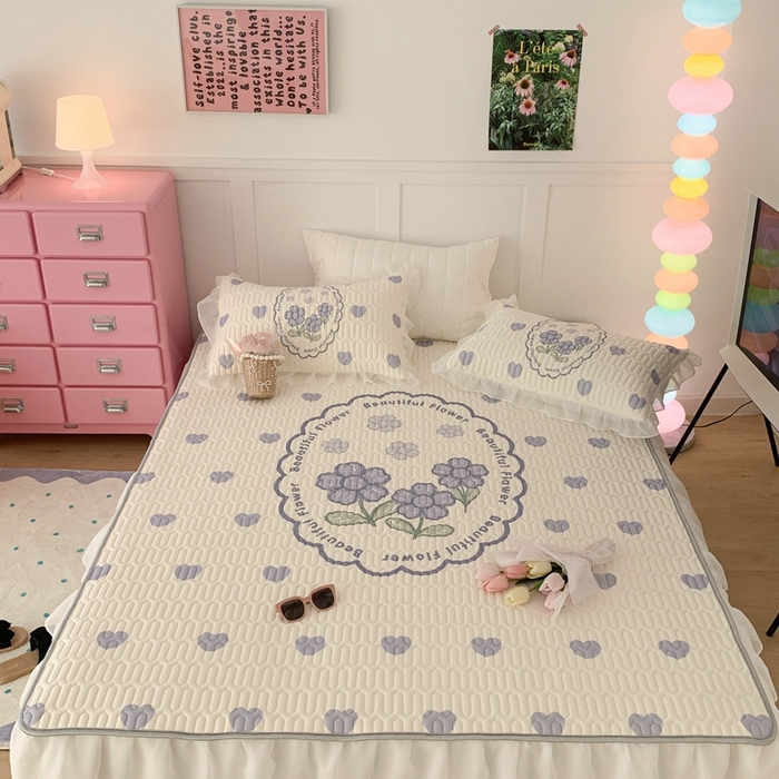 91家纺网 家纺一手货源 找家纺 昔可家纺 2023新款双层雪纺纱乳胶床裙 紫爱心小花朵