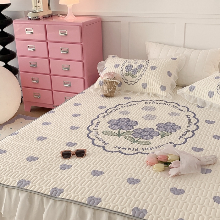 91家纺网 家纺一手货源 找家纺 昔可家纺 2023新款双层雪纺纱乳胶床裙 紫爱心小花朵