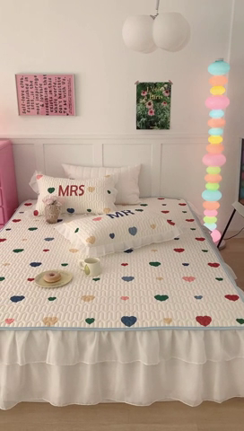 91家纺网 家纺一手货源 找家纺 昔可家纺 2023新款双层雪纺纱乳胶床裙 彩色爱心