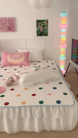 91家纺网 家纺一手货源 找家纺 昔可家纺 2023新款双层雪纺纱乳胶床裙 彩色波点