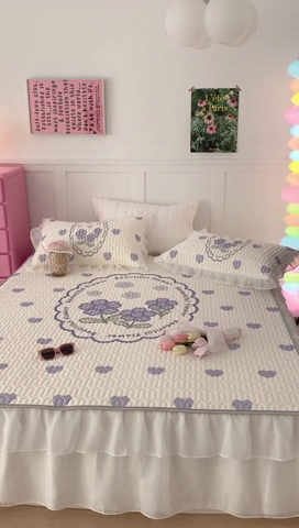 91家纺网 家纺一手货源 找家纺 昔可家纺 2023新款双层雪纺纱乳胶床裙 紫爱心小花朵