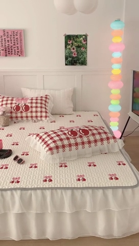 91家纺网 家纺一手货源 找家纺 昔可家纺 2023新款双层雪纺纱乳胶床裙 一口樱桃甜