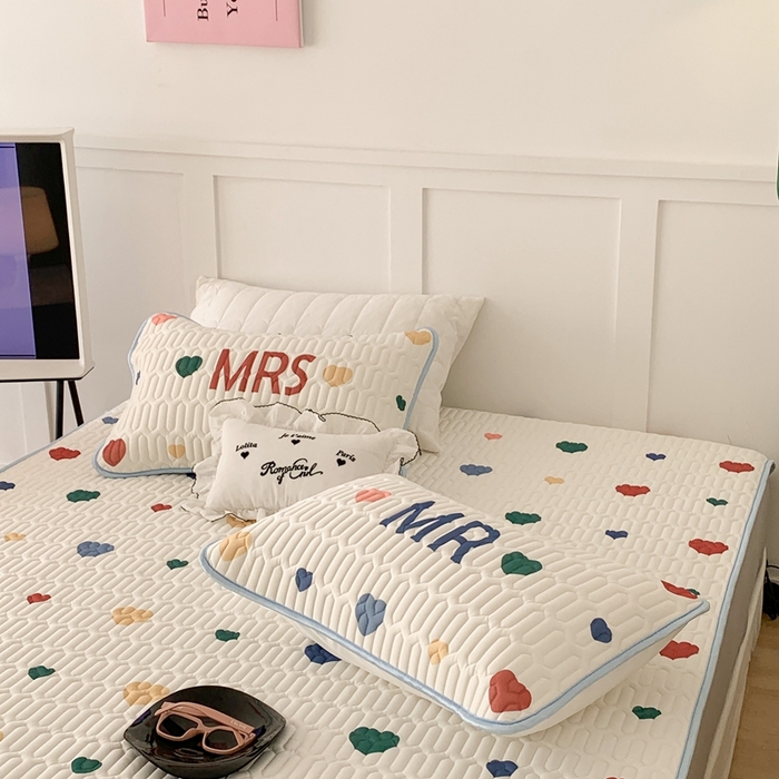 91家纺网 家纺一手货源 找家纺 昔可 2023新款床笠款乳胶凉席 彩色爱心