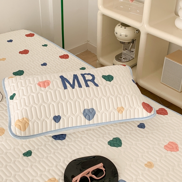 91家纺网 家纺一手货源 找家纺 昔可 2023新款床笠款乳胶凉席 彩色爱心