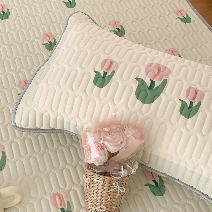 91家纺网 家纺一手货源 找家纺 昔可 2023新款床笠款乳胶凉席 淡绿底郁金香