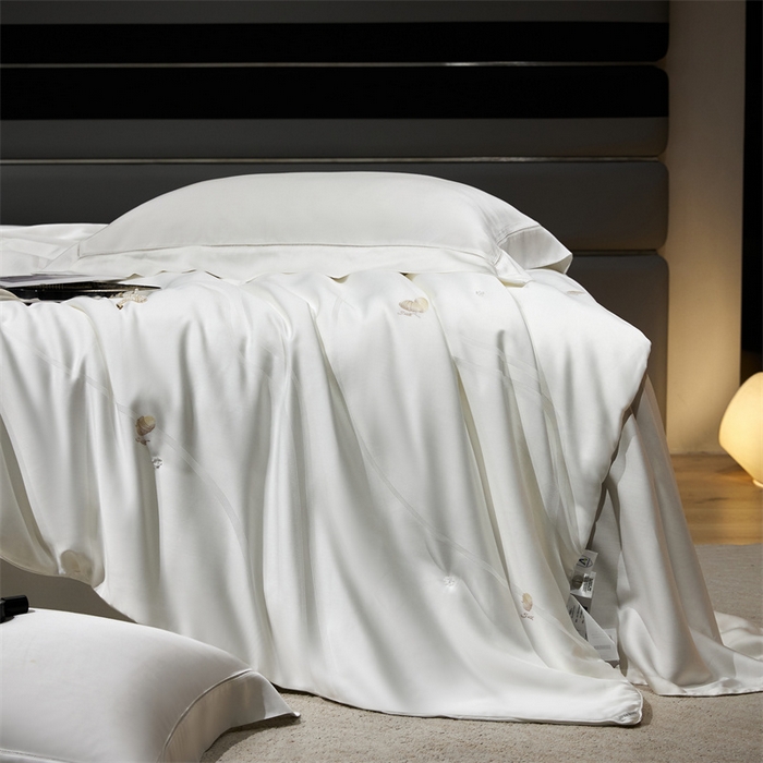 91家纺网 家纺一手货源 找家纺 A+爱家 2024新款双宫茧蚕丝被 双宫茧蚕丝被