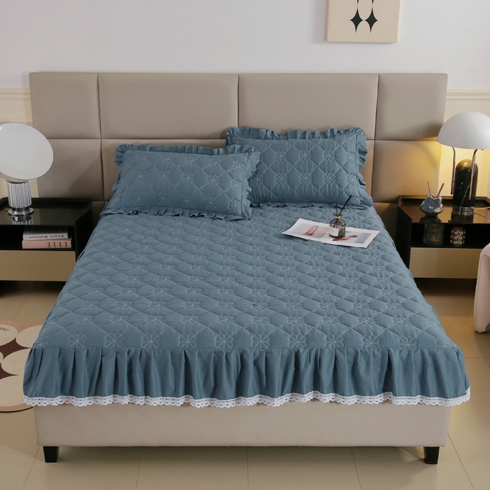 91家纺网 家纺一手货源 找家纺 情煊家纺2023新款全棉夹棉纯色花边床笠 灰蓝