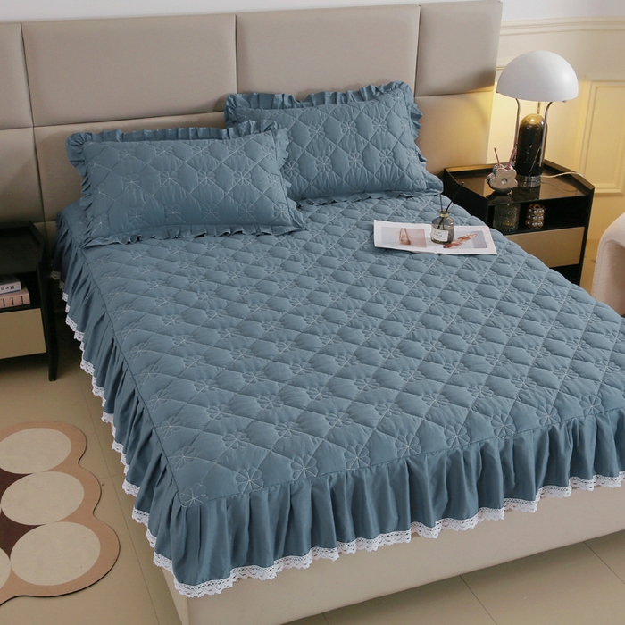 91家纺网 家纺一手货源 找家纺 情煊家纺2023新款全棉夹棉纯色花边床笠 灰蓝