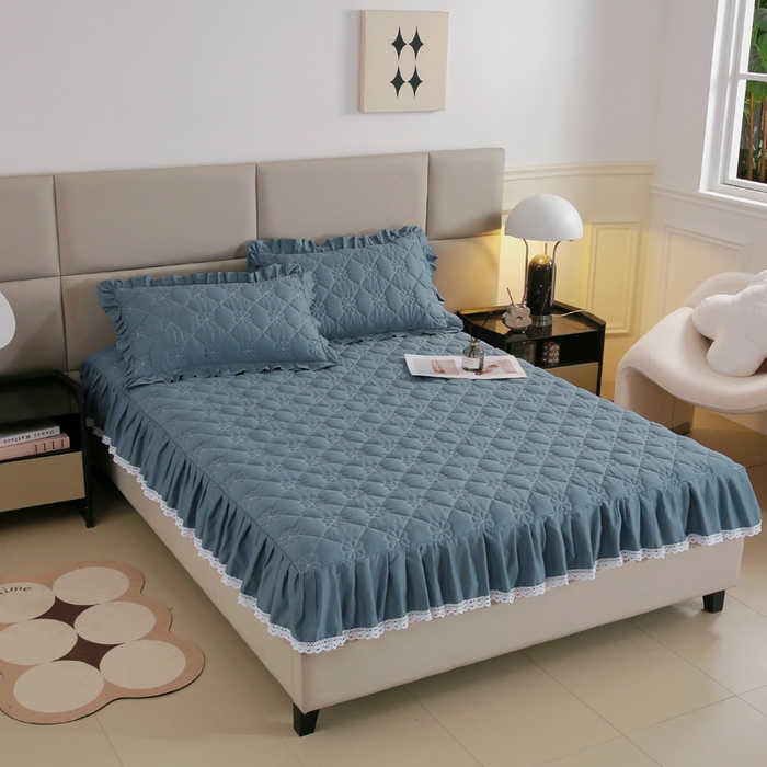 91家纺网 家纺一手货源 找家纺 情煊家纺2023新款全棉夹棉纯色花边床笠 灰蓝