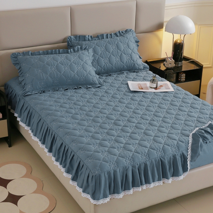 91家纺网 家纺一手货源 找家纺 情煊家纺2023新款全棉夹棉纯色花边床笠 灰蓝