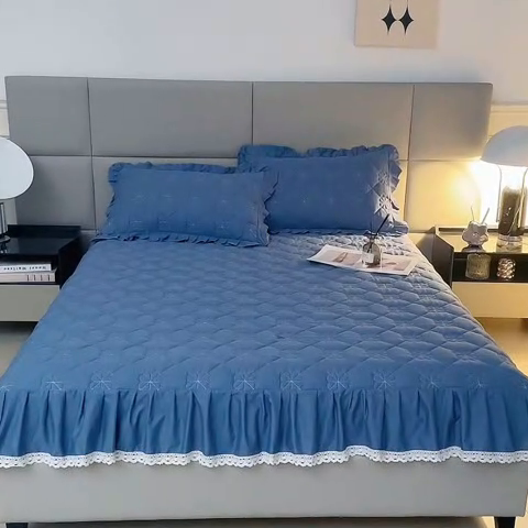 91家纺网 家纺一手货源 找家纺 情煊家纺2023新款全棉夹棉纯色花边床笠 灰蓝